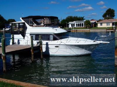 37' CARVER YACHTS 370 aft cabin with Sundeck